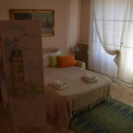 Alojamento de Acomodação e Pequeno-almoço La Lanterna Di Lida E Beppe 4*