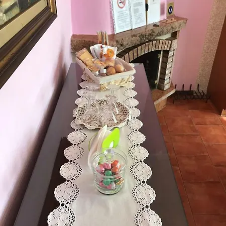 Alojamento de Acomodação e Pequeno-almoço La Lanterna Di Lida E Beppe 4*