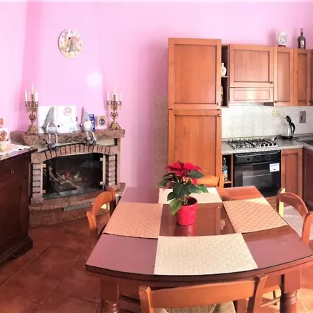 Alojamento de Acomodação e Pequeno-almoço La Lanterna Di Lida E Beppe 4*